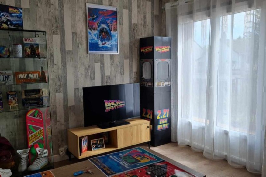 INSOLITE - un Airbnb "retour vers le futur" vient d'ouvrir dans le Cher !