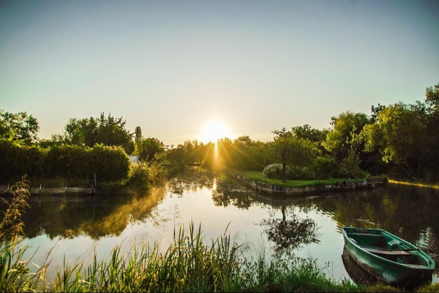 Une balade dans les marais de Bourges en canoë, ça vous dit ?