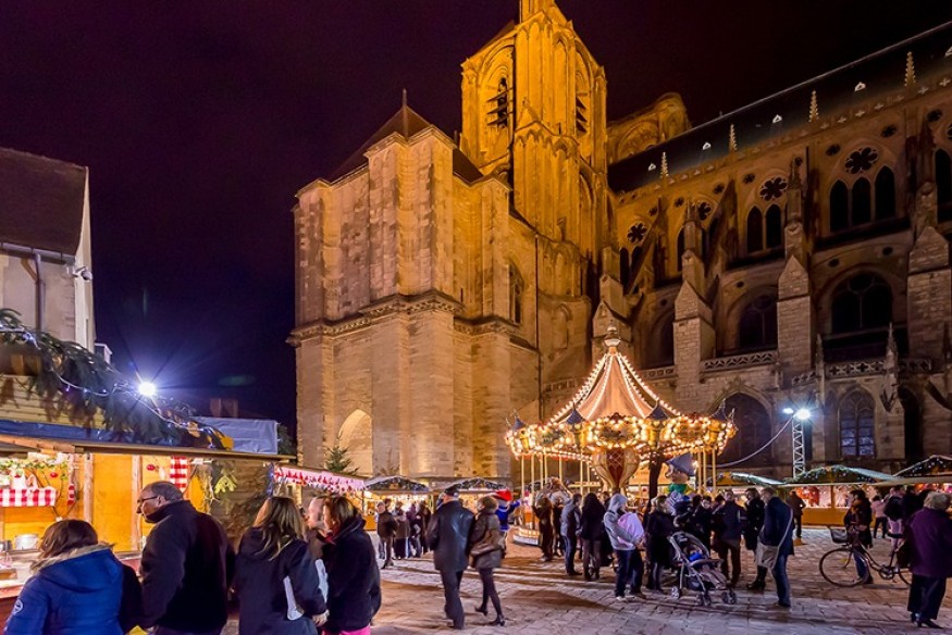 Bourges : une grande roue pour le village de Noël !